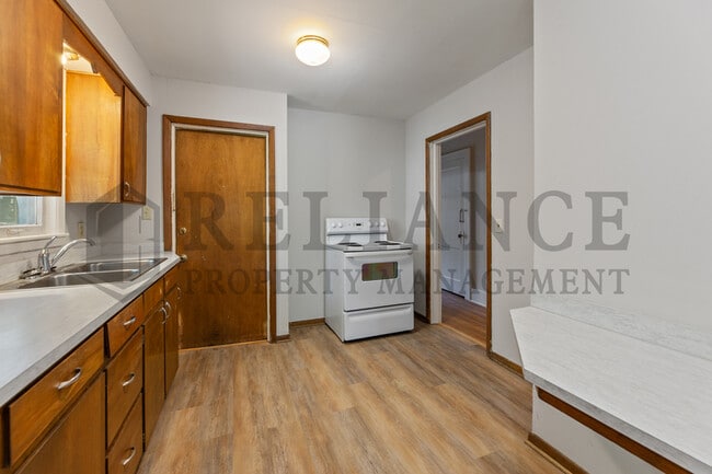 Building Photo - 448 N Fountain St