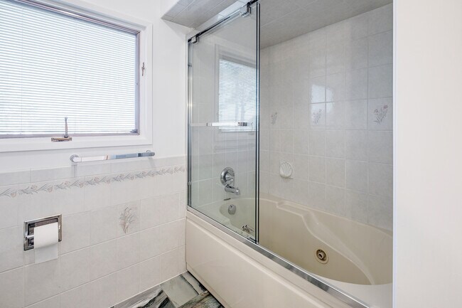 Building Photo - 90 Geldert Dr