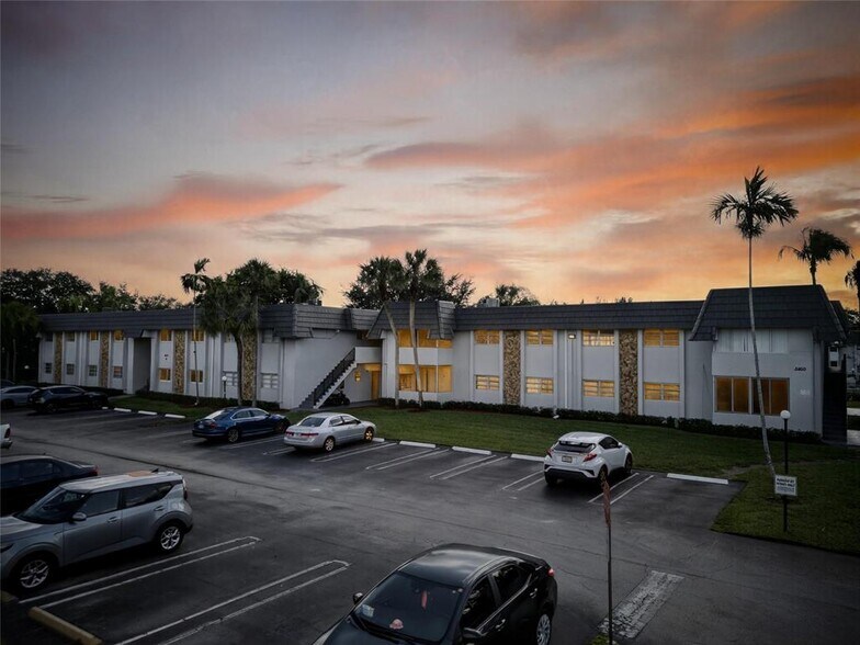 Building Photo - 8400 W Sample Rd