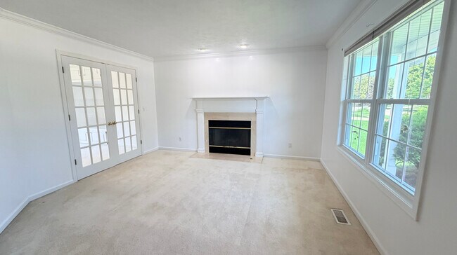 Building Photo - 611 Buttercup Dr
