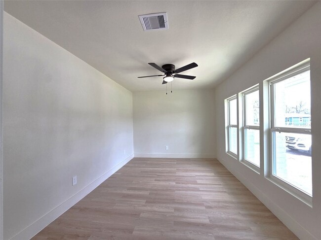 Building Photo - 4607 Englewood St