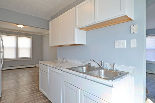 Building Photo - 3-bedroom, 1-bathroom***Available
