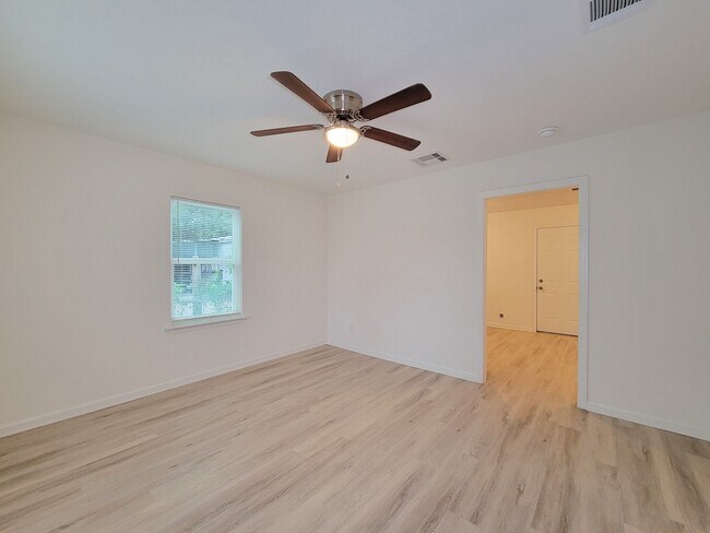 Building Photo - 2503 Holly Ave