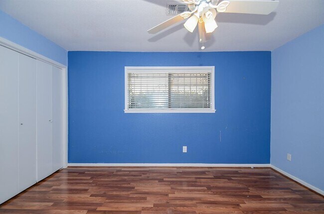 Building Photo - 11906 Pepperdine Ln