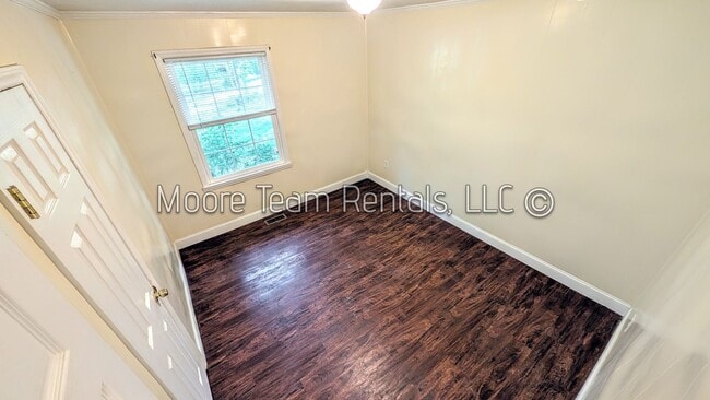Building Photo - 120 Robin St