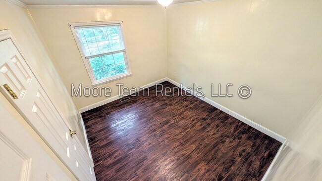 Building Photo - 3 Bed / 1 Bath House