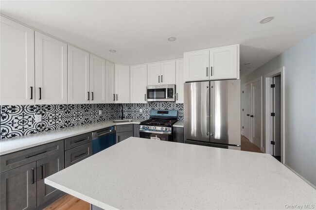 Building Photo - 356 S Tenth Ave