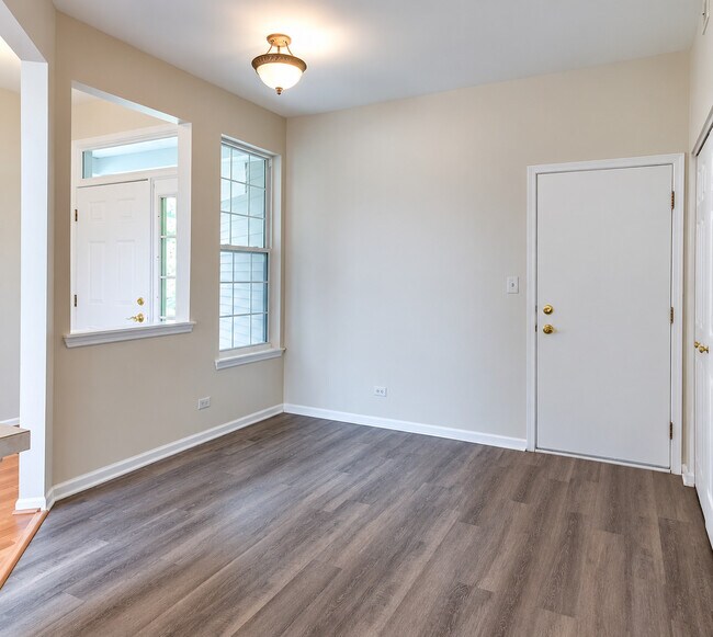 Building Photo - 1 S Oakhurst Dr