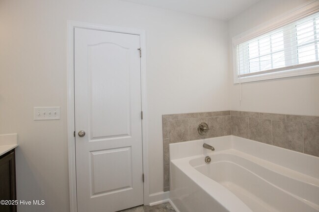 Building Photo - 1170 Camellia Dr