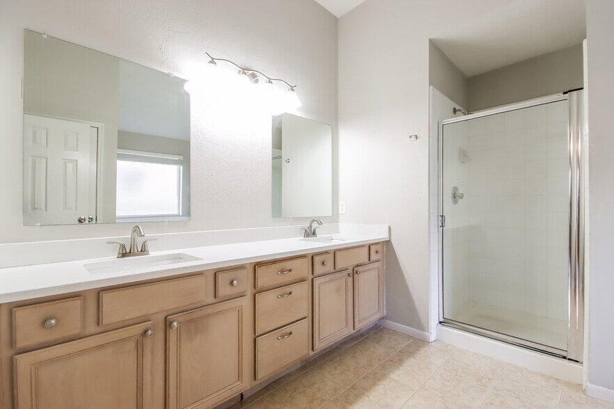 Building Photo - 3030 Killdeer Ln