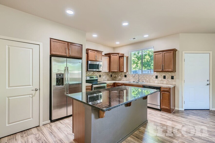 Building Photo - 20615 7th Ave Ct E