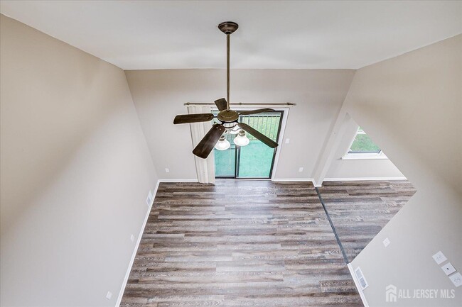 Building Photo - 142 Beverly Hill Terrace