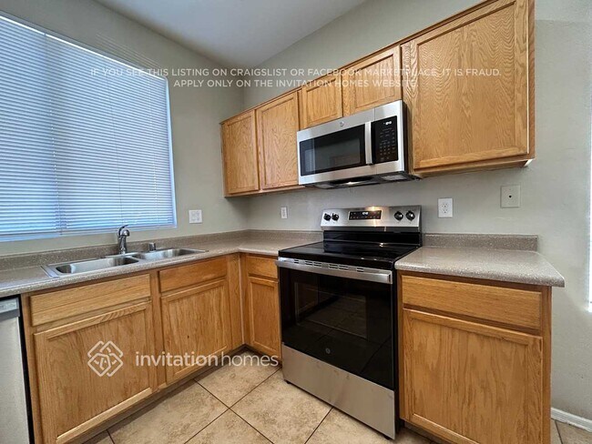 Building Photo - 11382 W Pima St