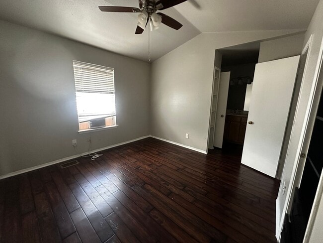 Building Photo - 600 Bagby Ave