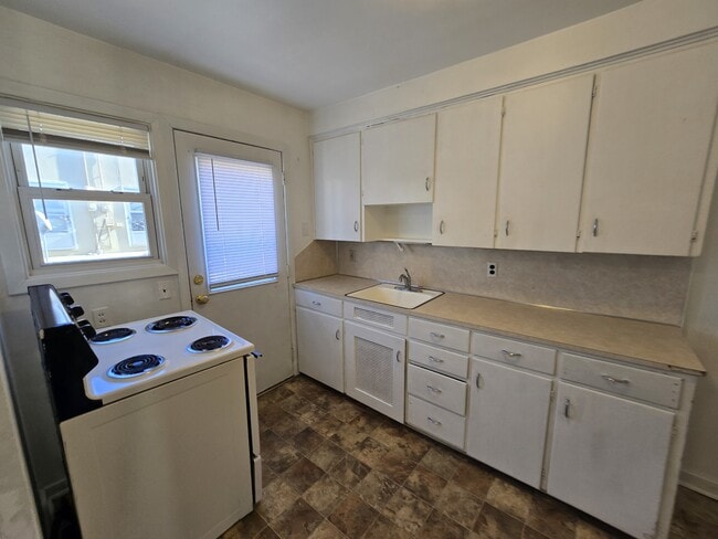 Building Photo - 235 Madison St