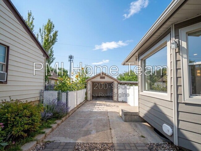 Building Photo - 177 Country Club Dr
