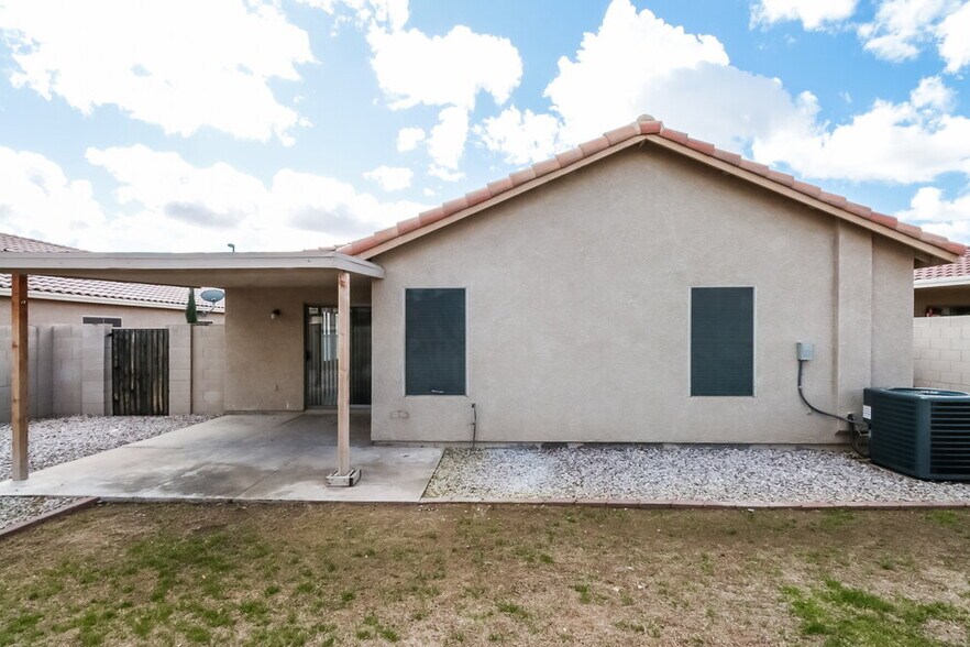 Building Photo - 2768 W San Carlos Ln