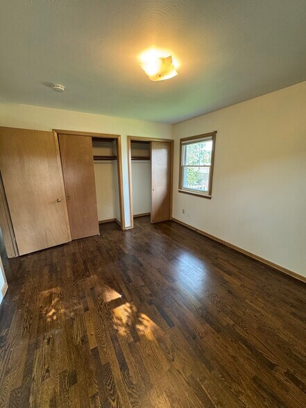 Bedroom 2 - 1500 Woodside Dr