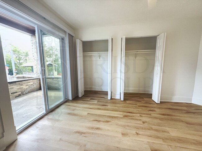 Building Photo - Avail Sept 1: 2BR Apt in Beechview, South Hills.  BEAUTIFUL design, Laminate Floors, AC, Pets OK,...