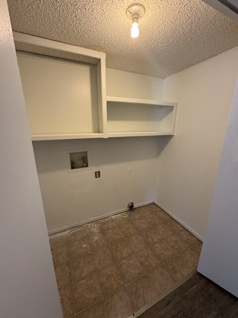 Building Photo - Come see this cozy 2 Bedroom, 1 Bathroom Upstairs Apartment!