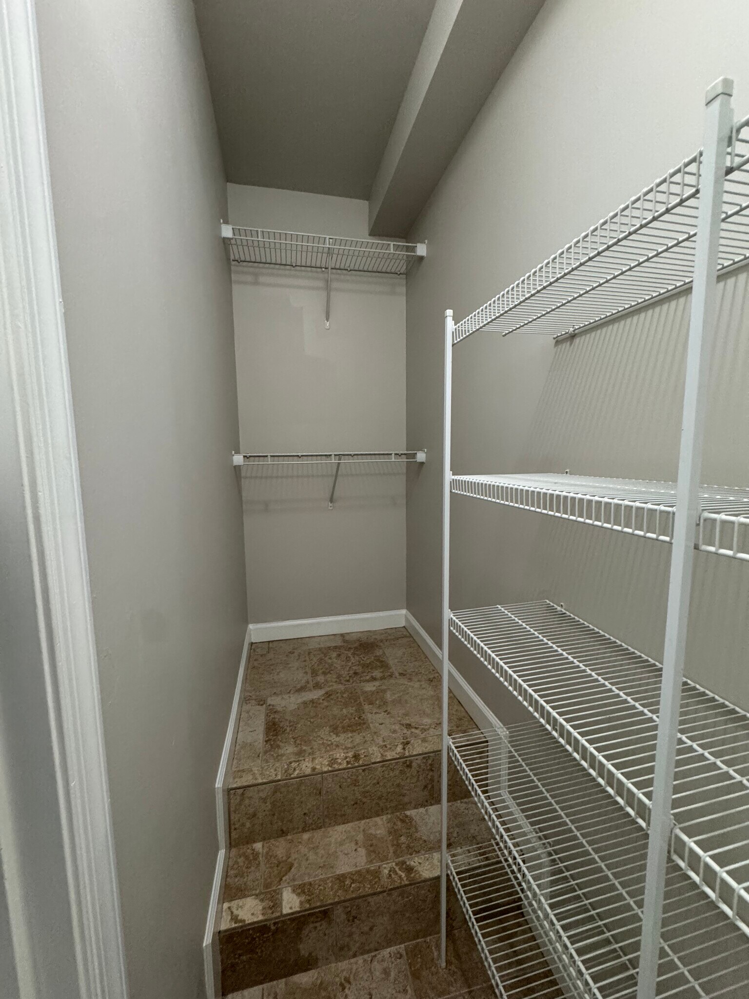 Building Photo - 414 S Augusta Ave