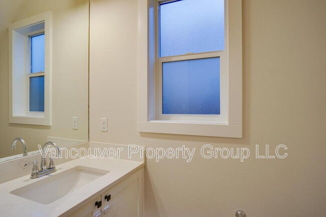 Building Photo - 6604 NE 107th St