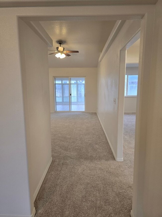 Building Photo - Freshly Updated 3 Bed | 2 Bath Home with Sunroom & Fenced Yard – Twin Falls