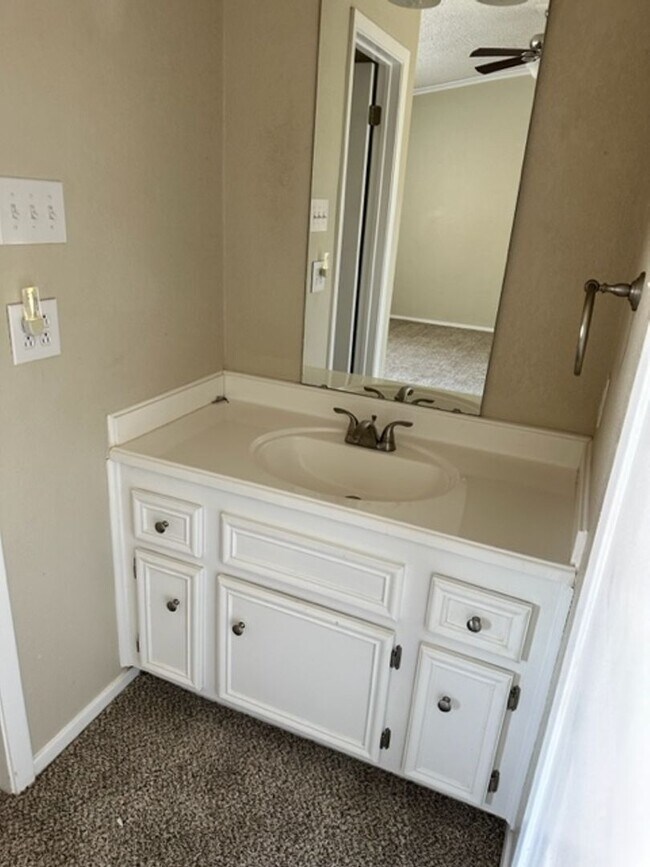 Building Photo - 2-story townhome in SW Lubbock