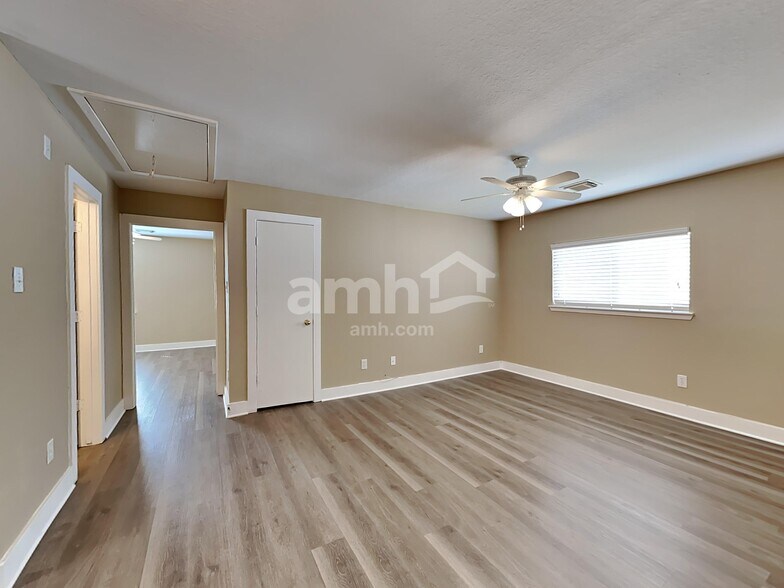 Building Photo - 802 Dragonfly Dr