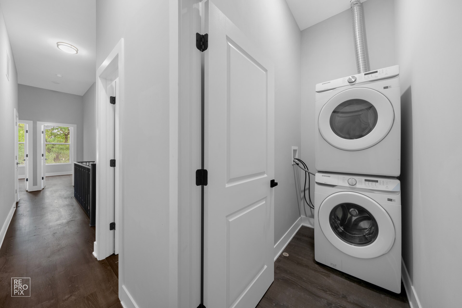 Building Photo - 700 S Loomis St