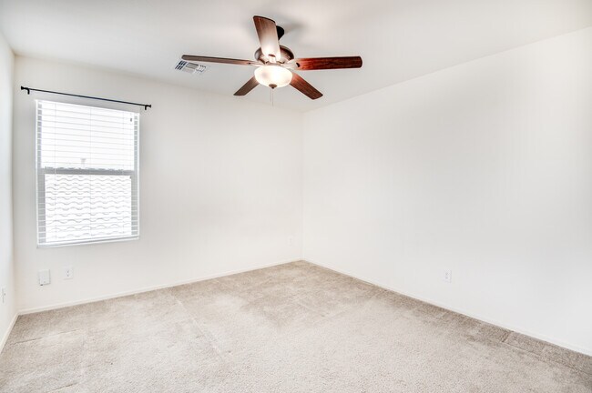Building Photo - 12038 W Briles Rd