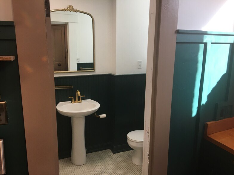 Building Photo - 213 Covington Ave