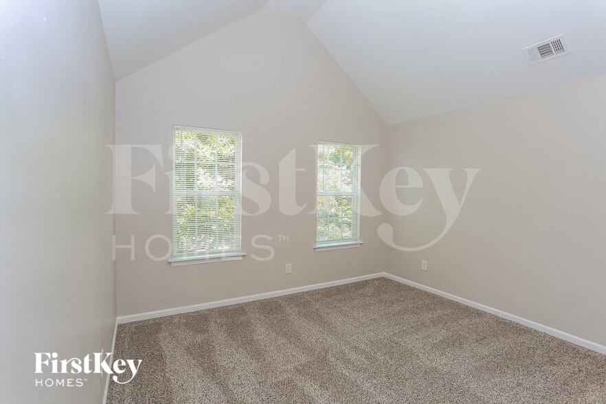 Building Photo - 8605 Royal Bluff Dr