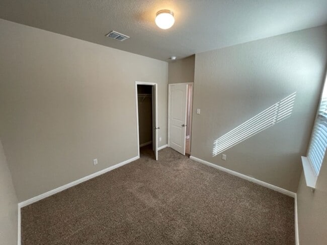 Building Photo - 6350 Daisy Way