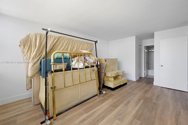 Building Photo - 1300 NE Miami Gardens Dr