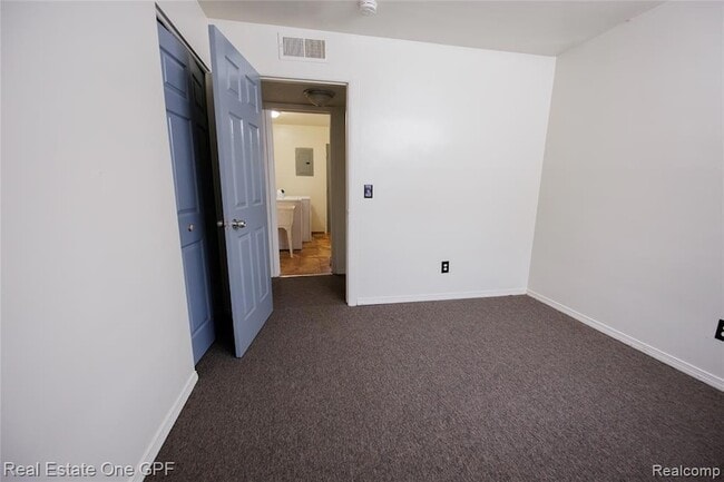 Building Photo - 14960 Alberta Ave