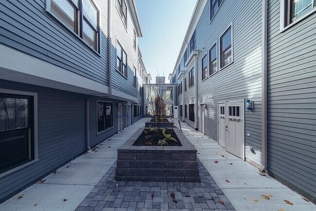 Building Photo - 45 Spring St