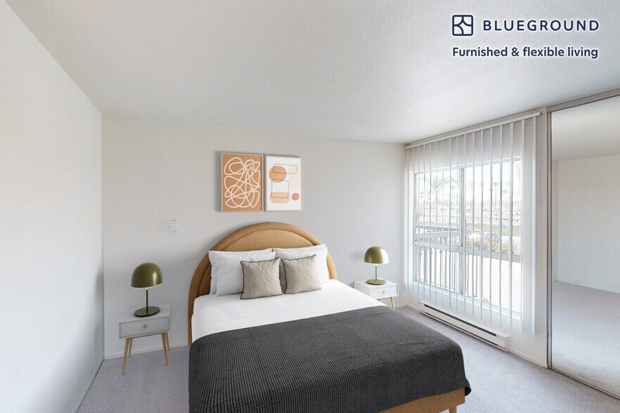 Building Photo - 333 1st St