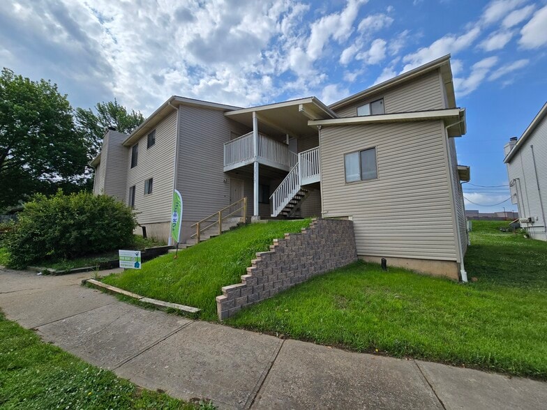 Primary Photo - 1315 E 123rd Ter