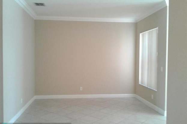 Building Photo - 3409 Lakeside Dr