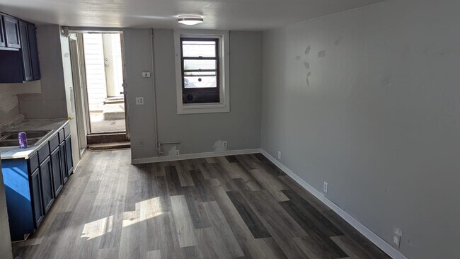 Building Photo - 2434 S 9th Pl