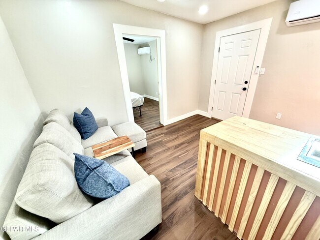 Building Photo - 2929 Grant Ave