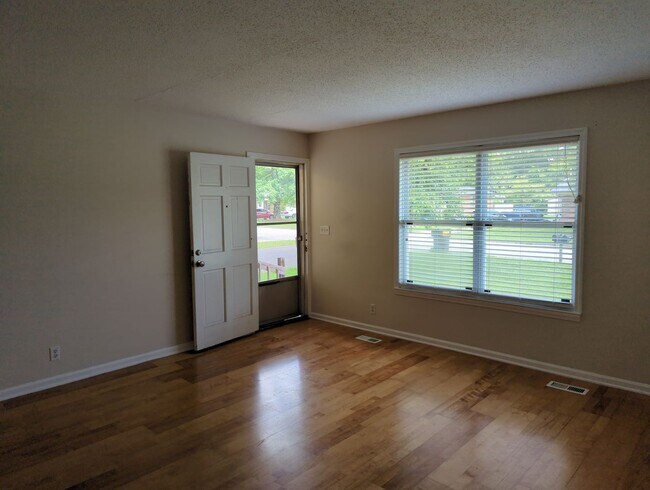 Building Photo - 7266 Valley Ln