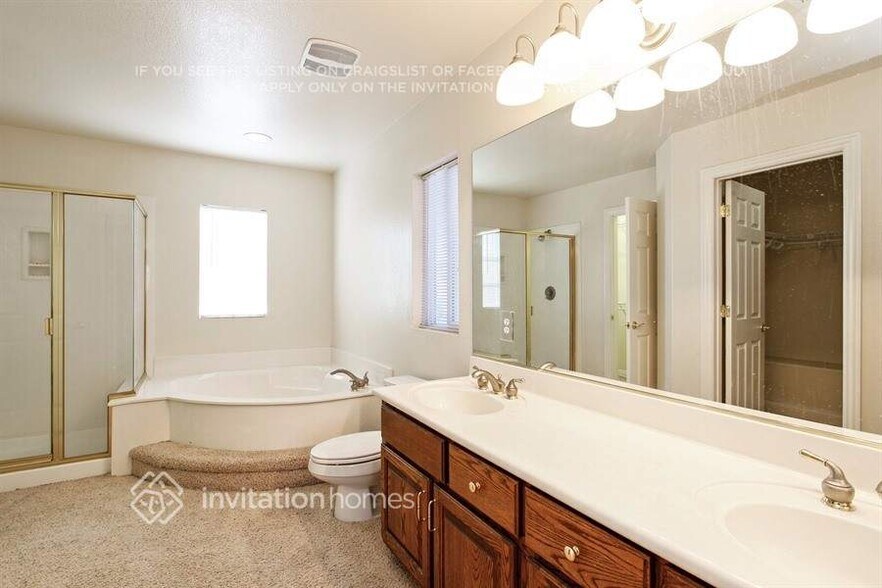 Building Photo - 10870 Fishers Island St