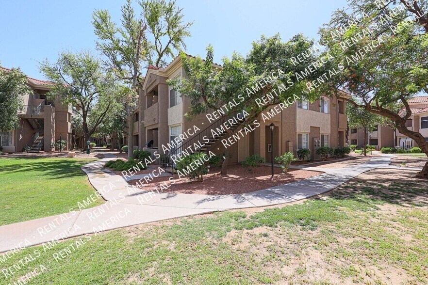 Building Photo - 3830 E Lakewood Pkwy E