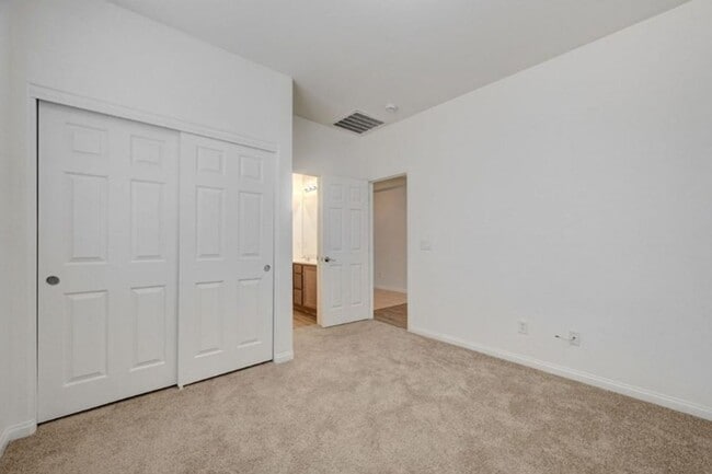 Building Photo - BEAUTIFUL 4 BEDROOM HOME IN GUARD GATED COMMUNITY!