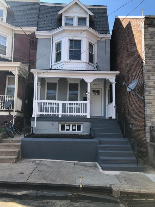 Building Photo - 647 St Joseph St