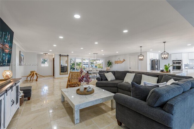 Building Photo - 3010 NE 58th St