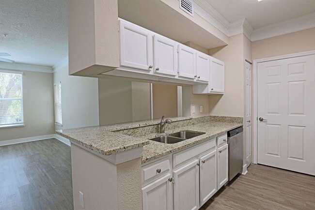 Building Photo - 11511 Villa Grand