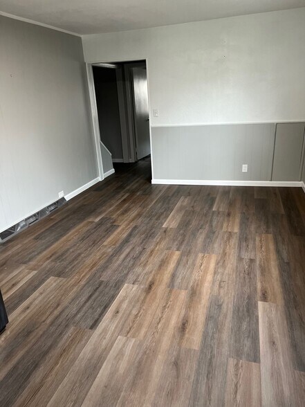 Building Photo - 23037 Euclid St